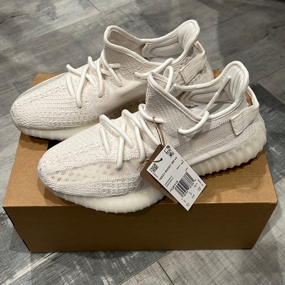 Yeezy Shoes - NWT Yeezy Boost 350 V2 shoes
